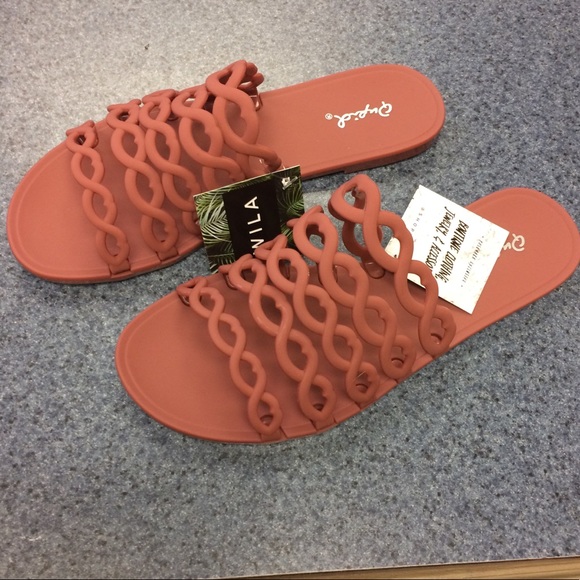 Boutique- reddish/orangish brown slide in sandals - Picture 4 of 5